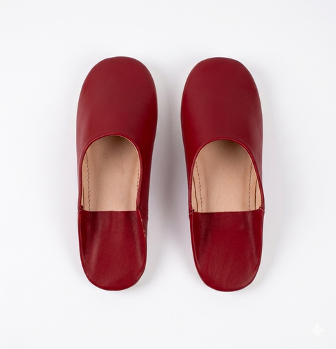 Discover daily relaxation with our Art of handmade unisex leather slippers.