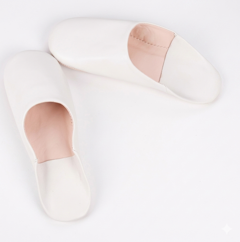 Discover daily relaxation with our Art of handmade unisex leather slippers.