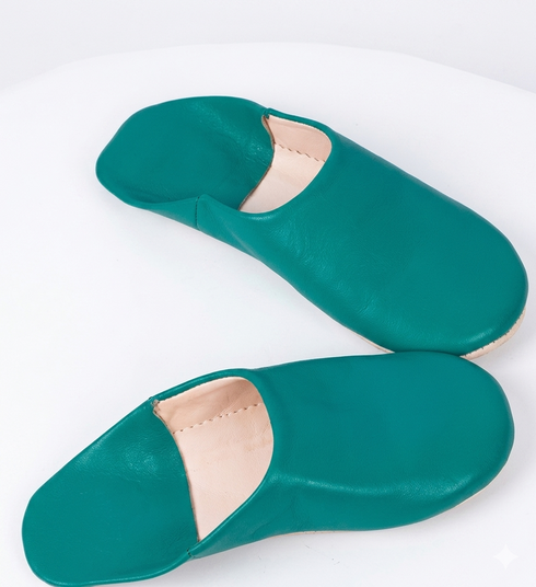 Discover daily relaxation with our Art of handmade unisex leather slippers.
