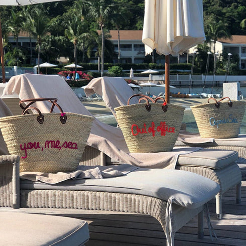 Customized straw bags Personalized WEDDING GUEST GIFT Monogrammed Bag Bridal Shower Bags - Custom Beach Bag - Straw Tote - Embroidered Bag