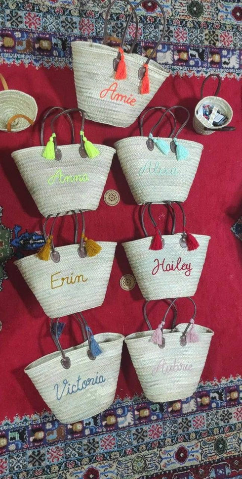 Customized straw bags Personalized WEDDING GUEST GIFT Monogrammed Bag Bridal Shower Bags - Custom Beach Bag - Straw Tote - Embroidered Bag